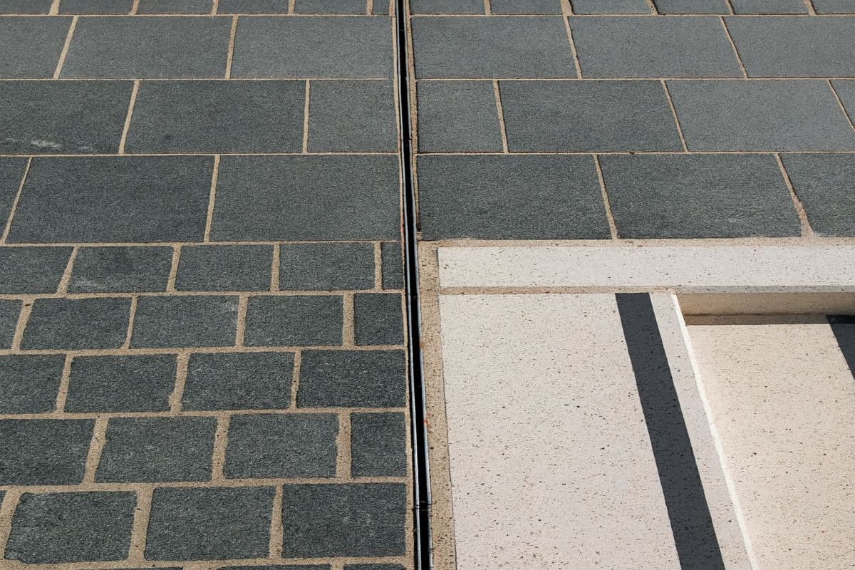 drainage linéaire discret-quand le minimalisme guide les tendances architecturales