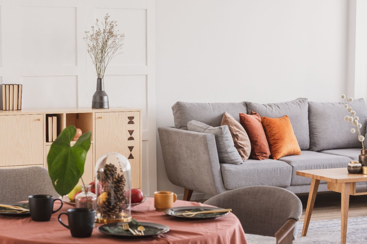 effet cocooning immédiat du velours dans la déco salon contemporaine en automne