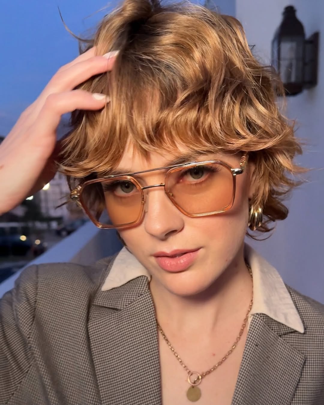 la pixie bob bouclée-votre nouvelle signature capillaire pour la rentrée 2025