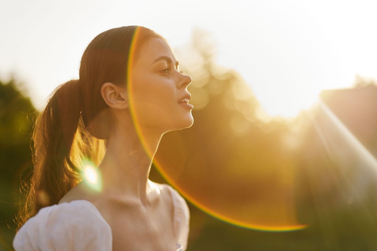 mieux comprendre les effets des rayons UVA qui causent les premières rides et le relâchement de la peau