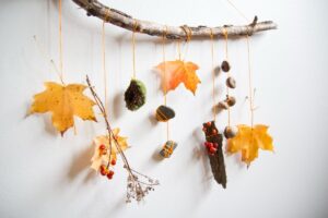 mobile automne DIY à faire avec des matériaux naturels