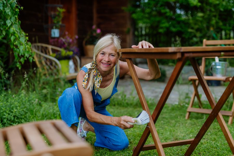 protéger et nettoyer du mobilier de jardin en bois