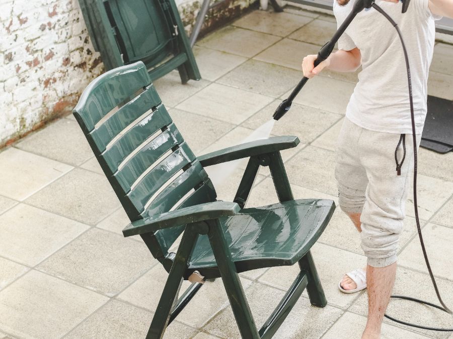 protéger le mobilier de jardin avant l'arrivée de l'hiver