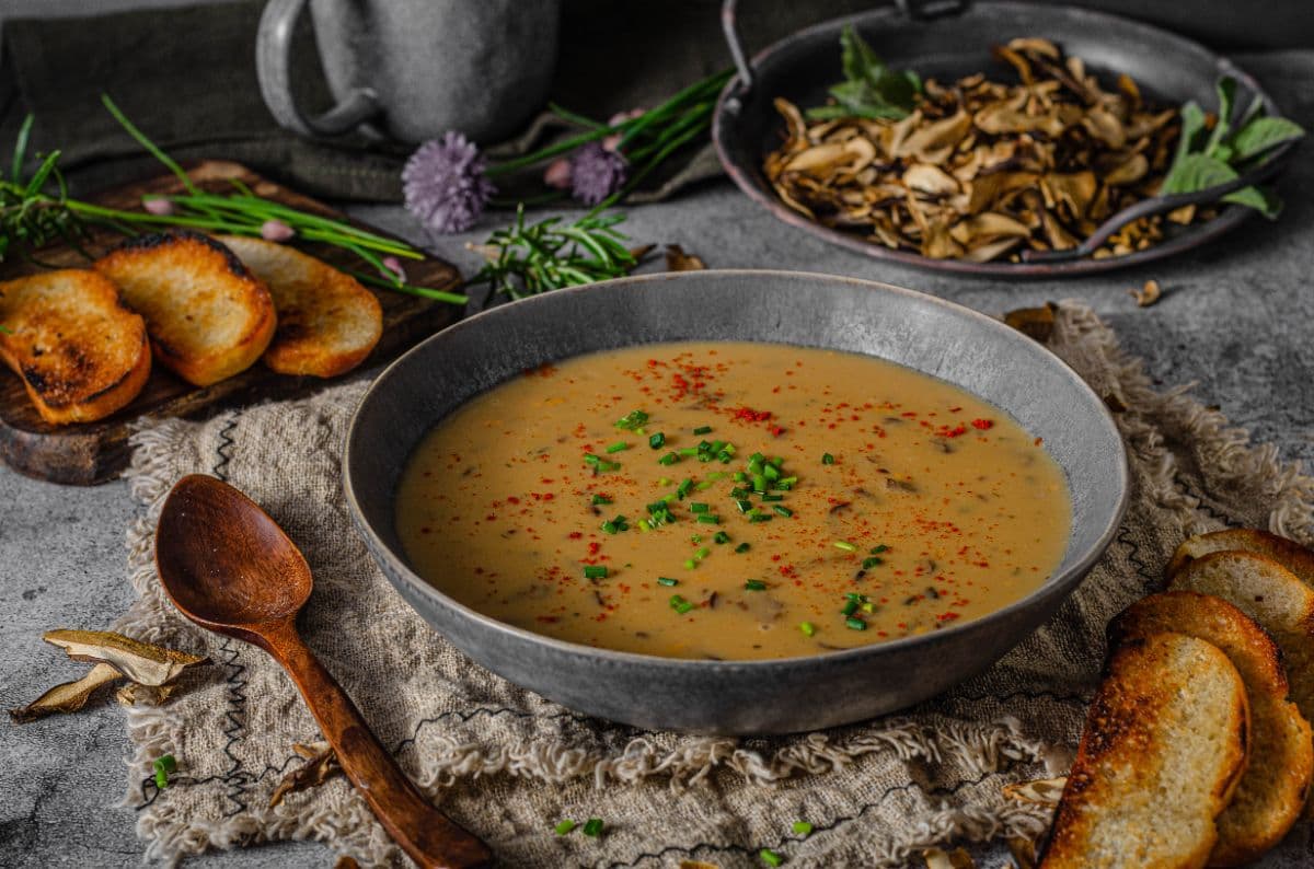 utiliser les pieds de champignons pour faire un velouté délicieux