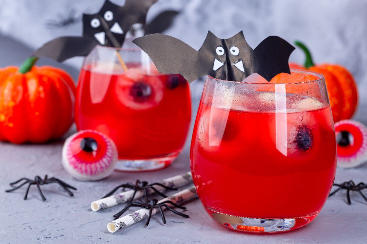 Cocktail rouge sang avec bulles effrayantes