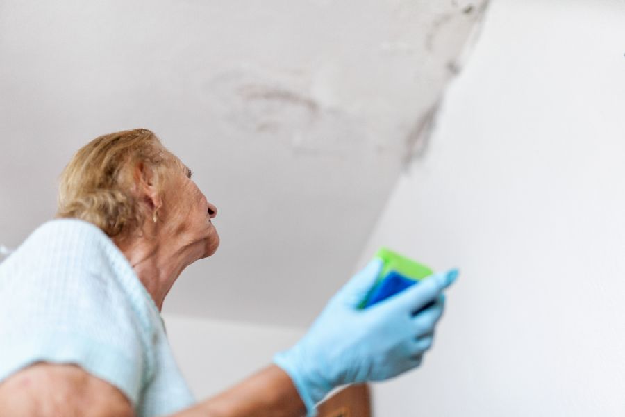 causes des fuites d'eau au plafond
