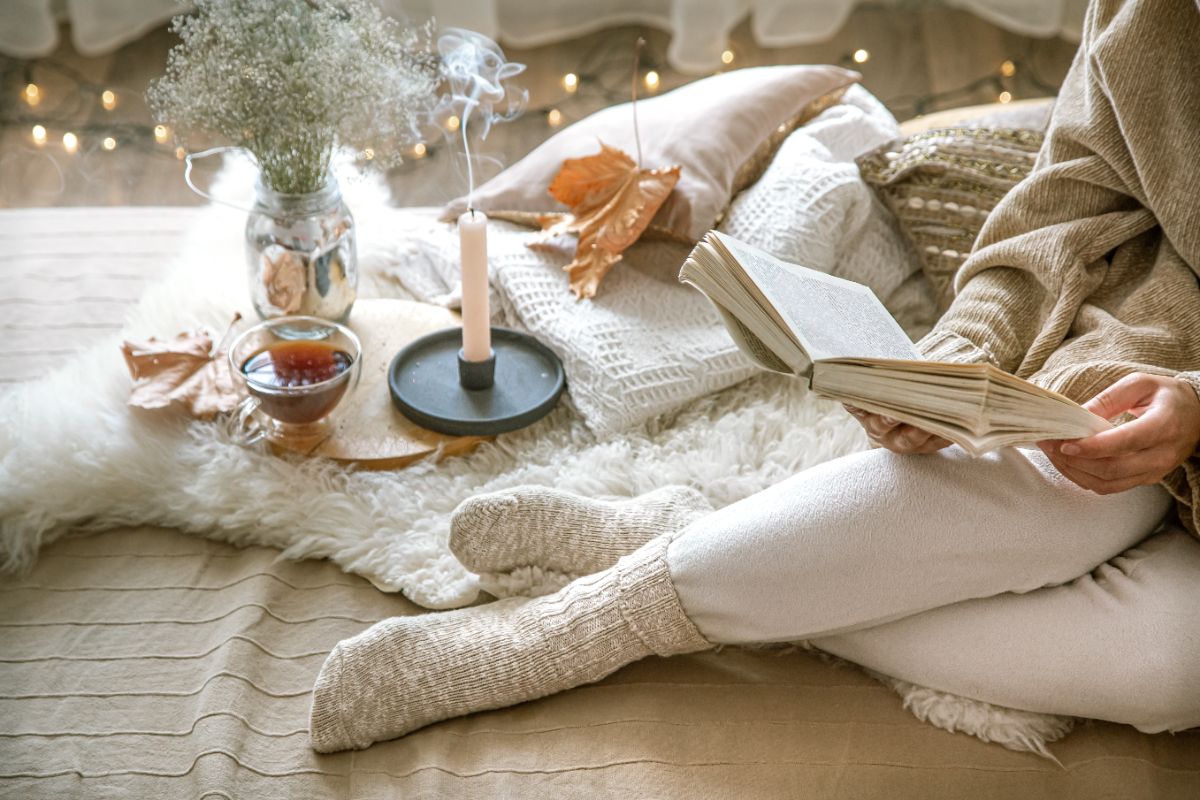 créer un coin de lecture cozy chez soi-définir l'espace avec un tapis doux
