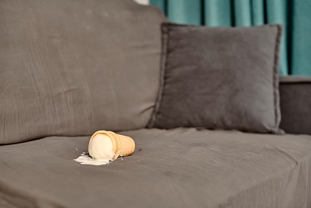 enlever taches canapé en microfibre