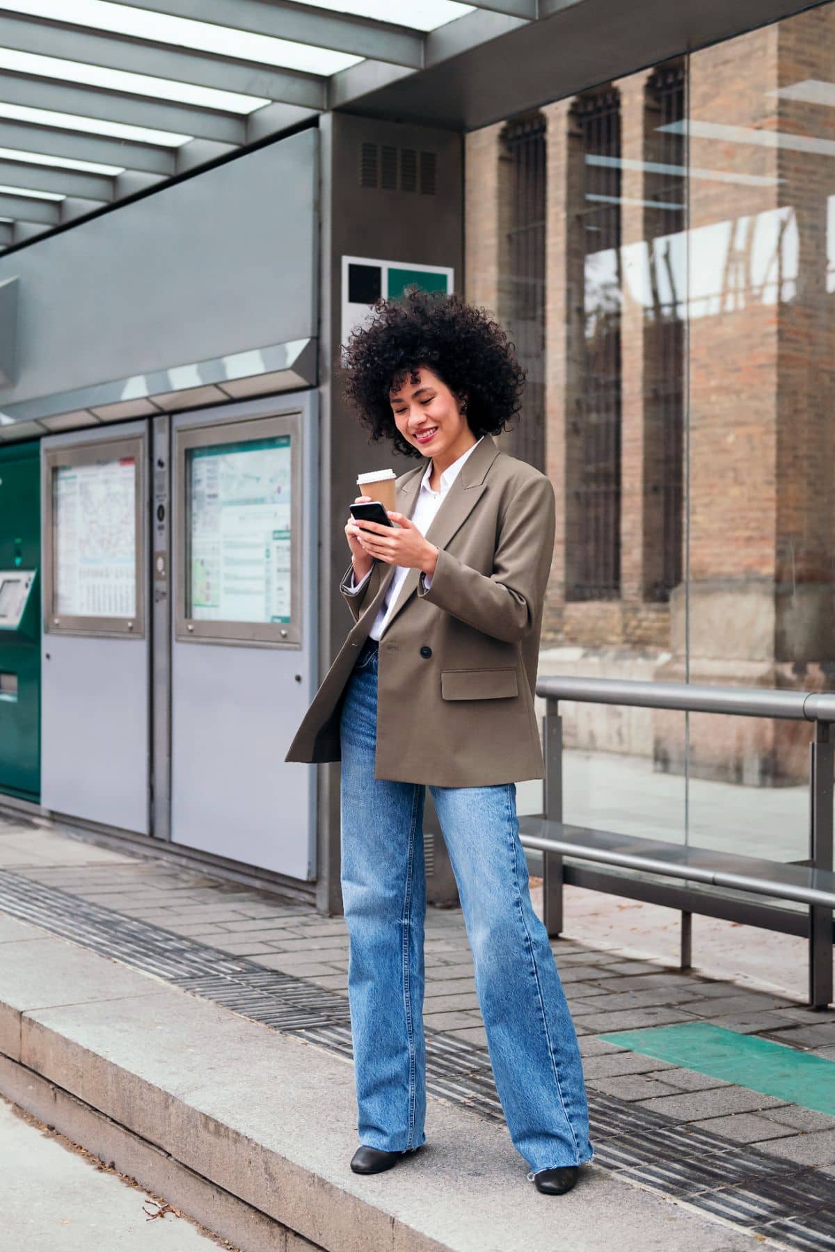 le jean bootcut fait partie des tendances actuelles quant au dressing professionnel