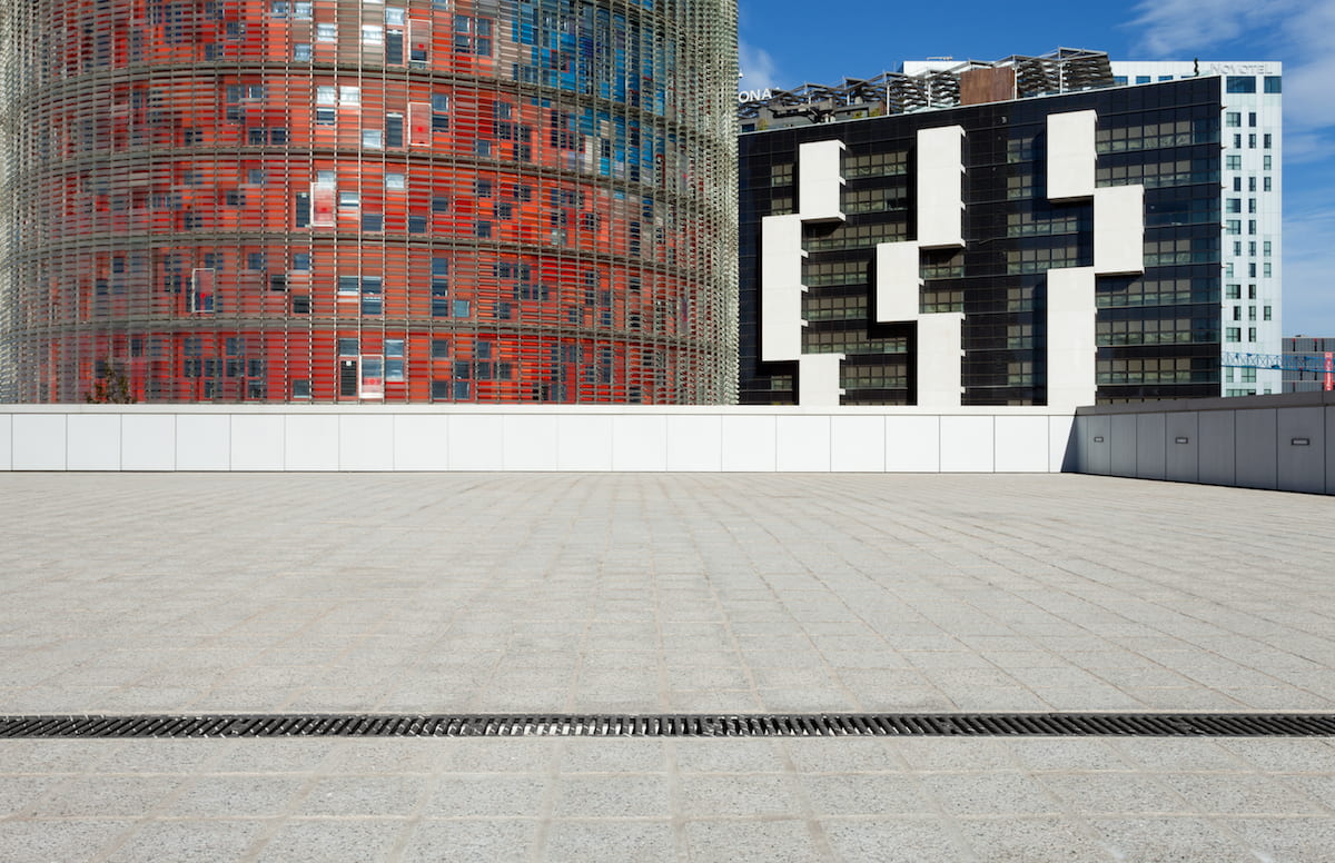 les solutions de drainage linéaire dans l'architecture contemporaine