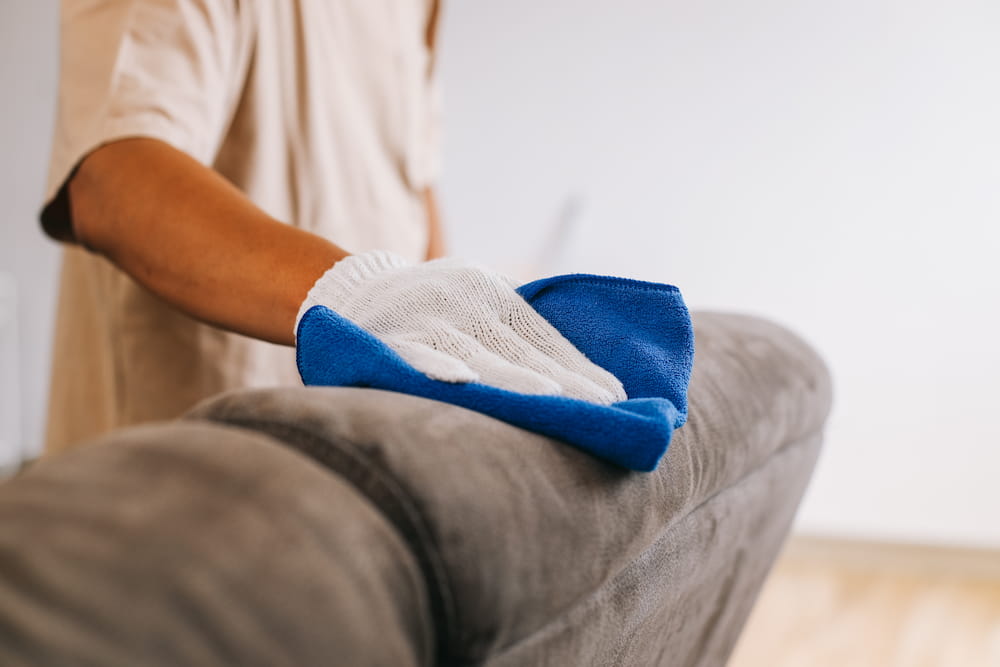 nettoyage à l’eau canapé en microfibre