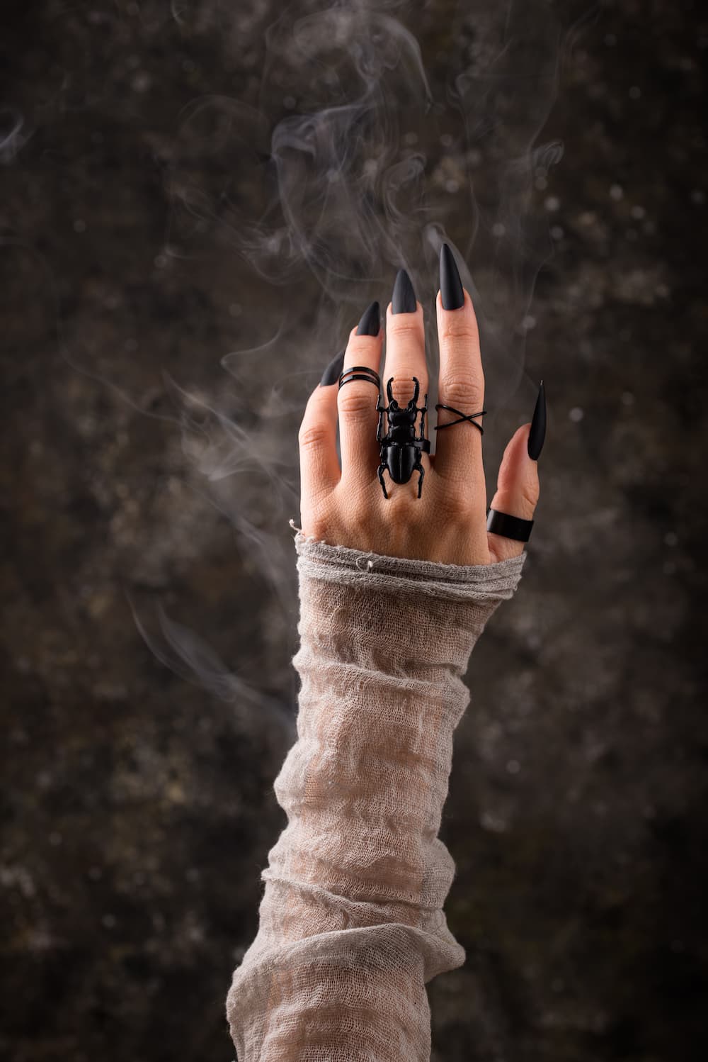 ongles halloween vernis noir sans déco