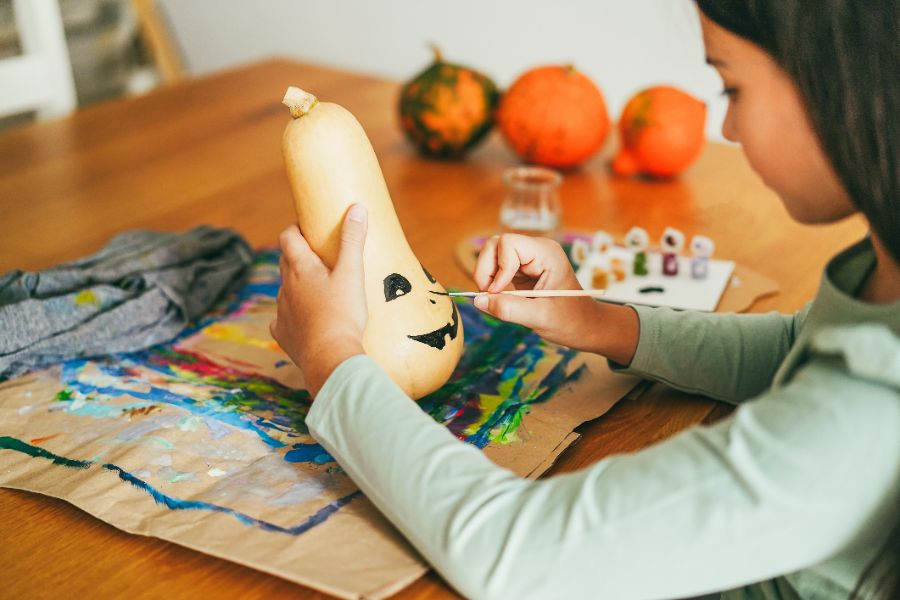 peinture citrouille Halloween à faire avec des enfants