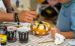 peinture citrouille Halloween enfants