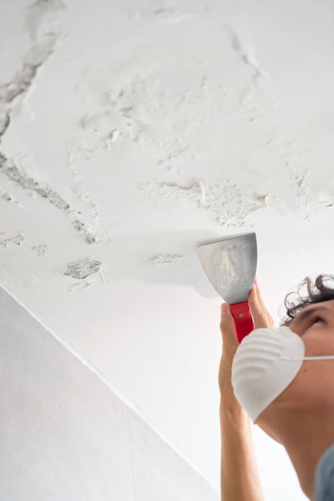 que faire pour remédier aux taches d'eau au plafond