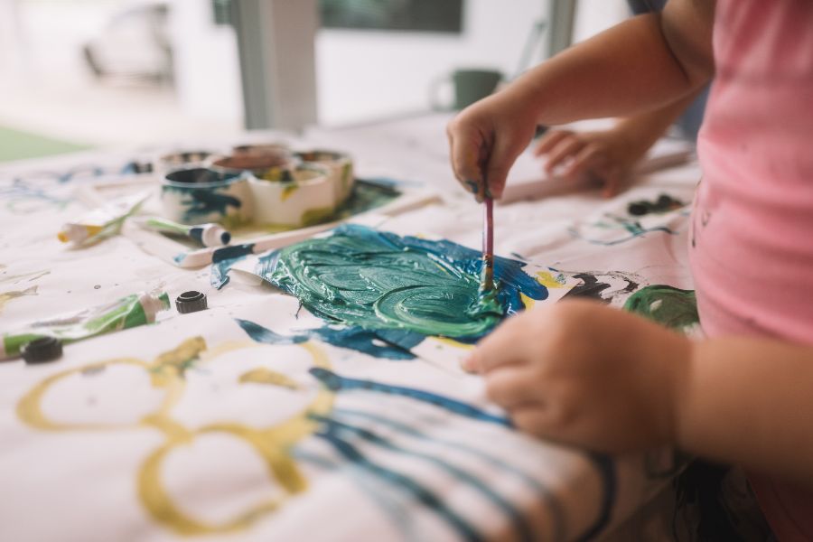 quelles précautions prendre pour de la peinture avec des enfants