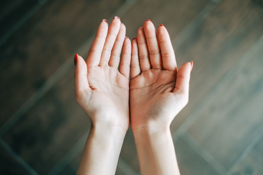 tendre les mains contre le stress