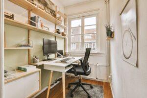 Créer un coin bureau petit espace sans encombrer -la mission possible