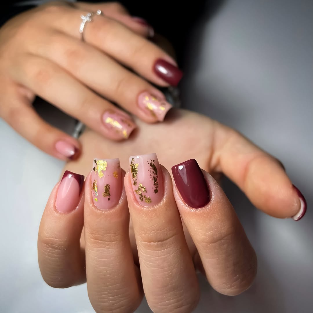 Le nail art feuille d'or s'adapte parfaitement aux ongles carrés