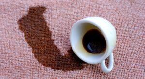 comment nettoyer tache de café sur moquette, conseils