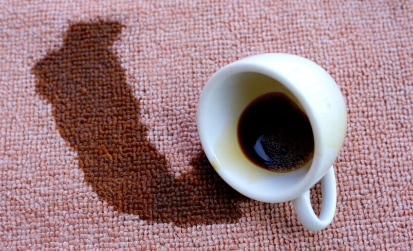 comment nettoyer tache de café sur moquette, conseils