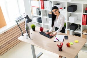créer un bureau debout DIY facilement