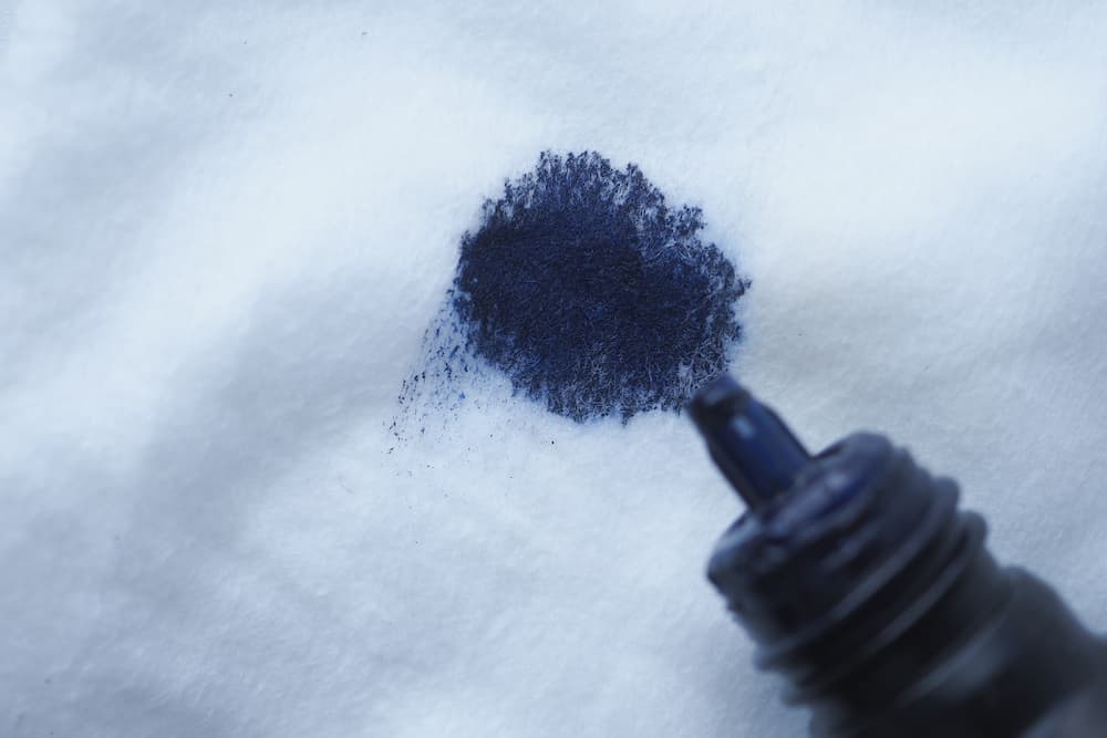 enlever tache encre séchée vêtement astuce maison lait