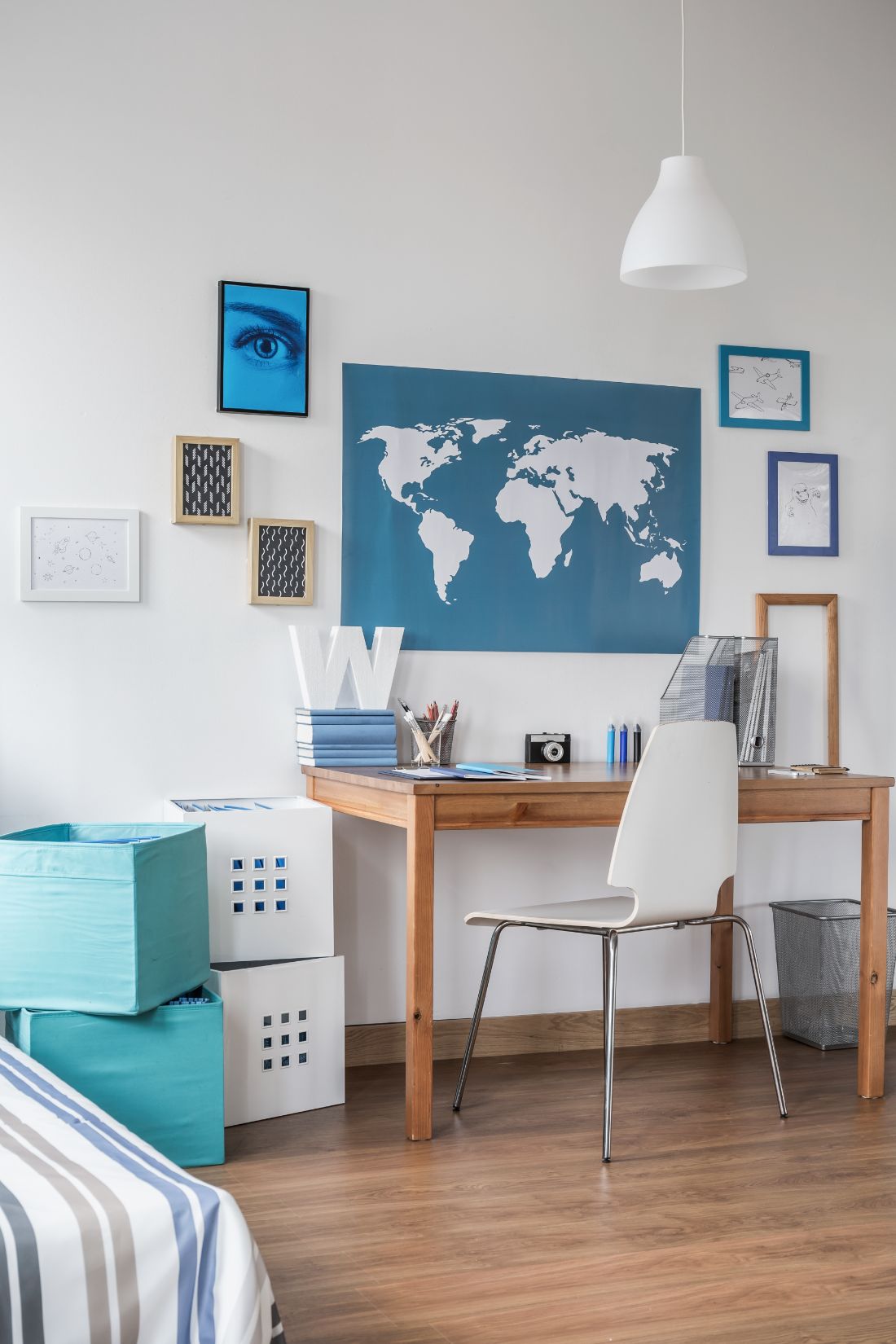 grand sticker mural carte du monde en tant que déco murale pour le bureau maison