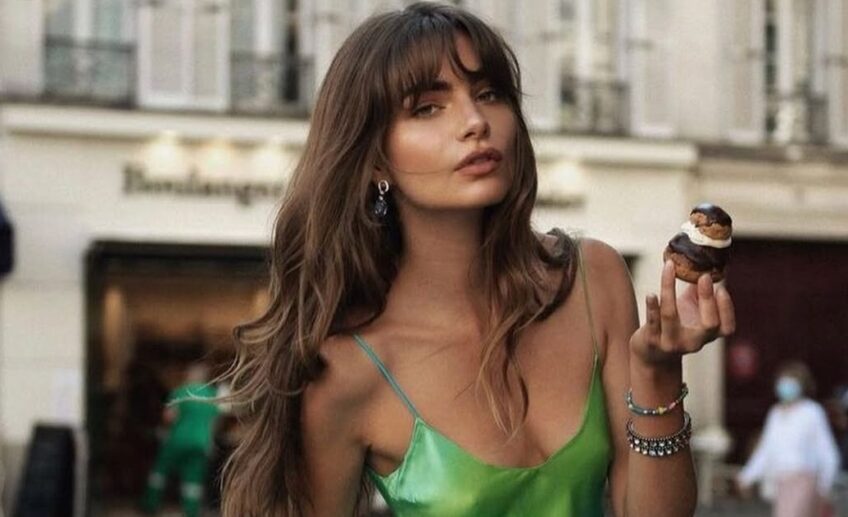 la frange à la parisienne sur cheveux longs, tendance capillaire automne 2025