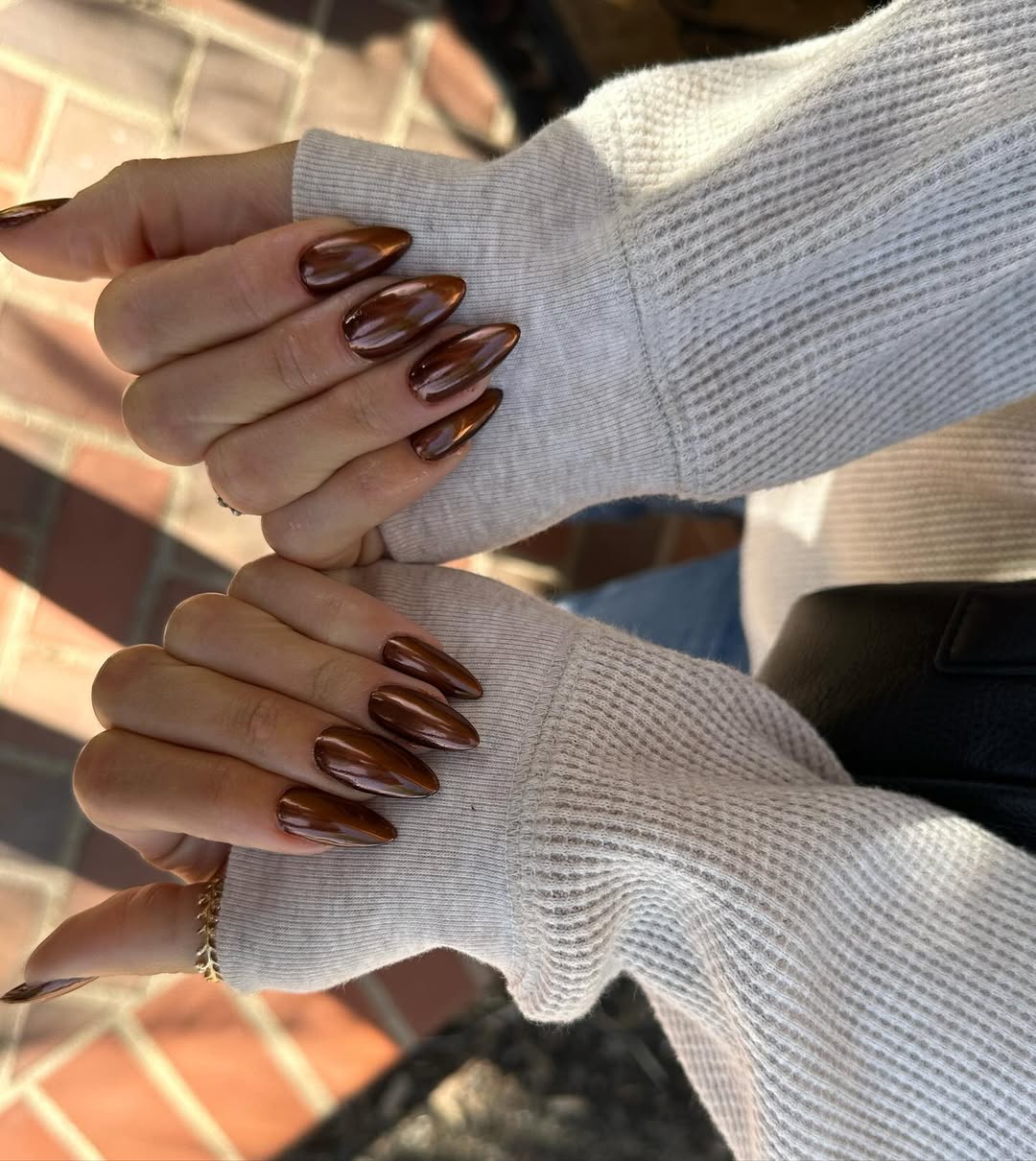 ongles marron chromé-la manucure octobre parfaite pour toutes vos tenues cozy