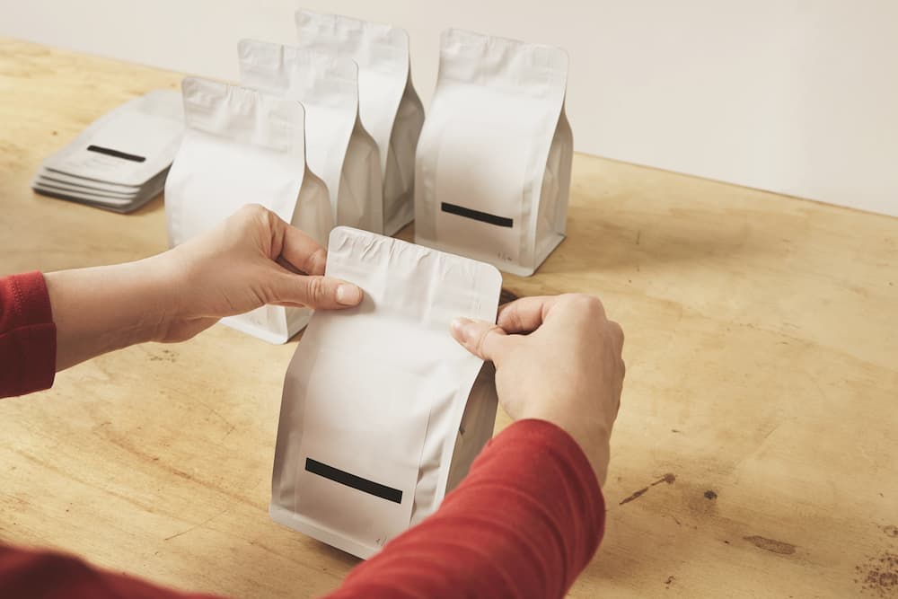ranger ses puzzles dans des sacs en papier étiquettés