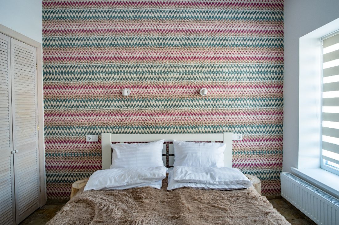 tapisserie amovible en tissu en tant que déco murale dans la chambre