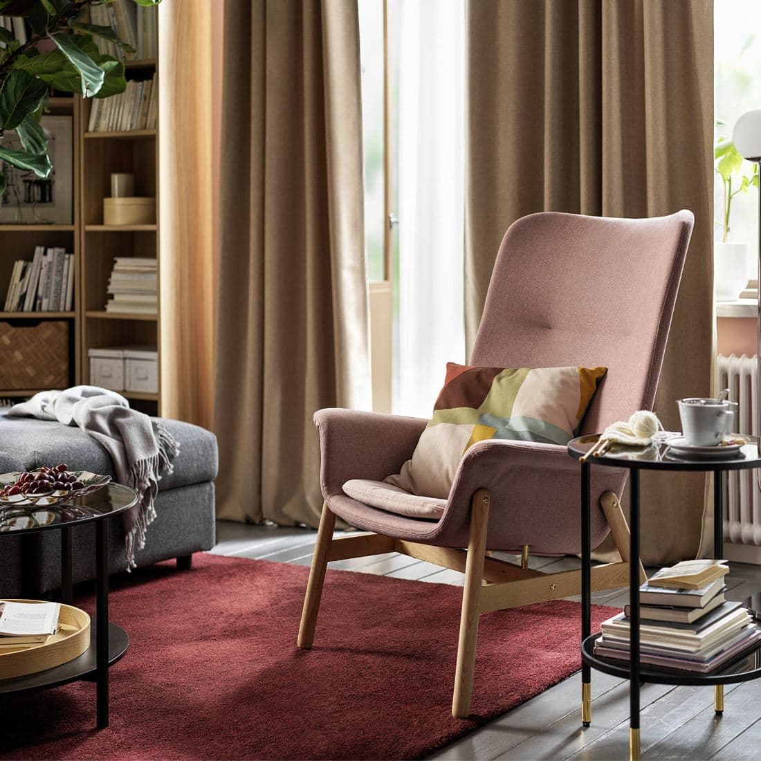 fauteuil VEDBO en rose Rebel Pink pour l'intérieur contemporain signé IKEA