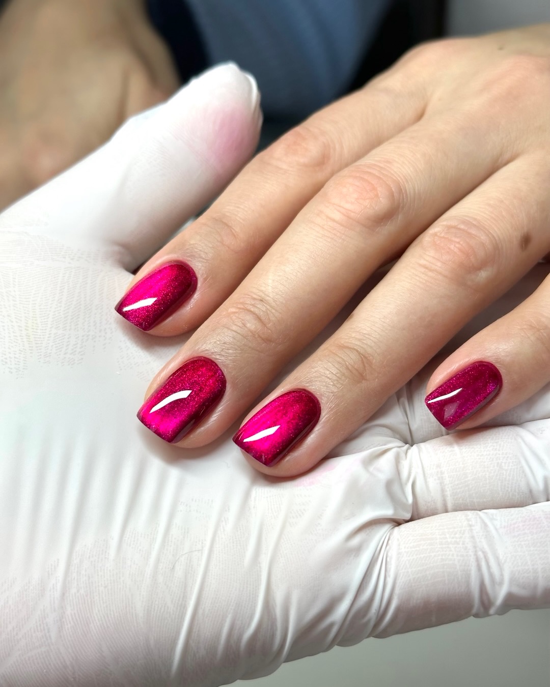 Minimaliste et subtile, la nail art Saint-Valentin sans cœurs fait fureur cette année