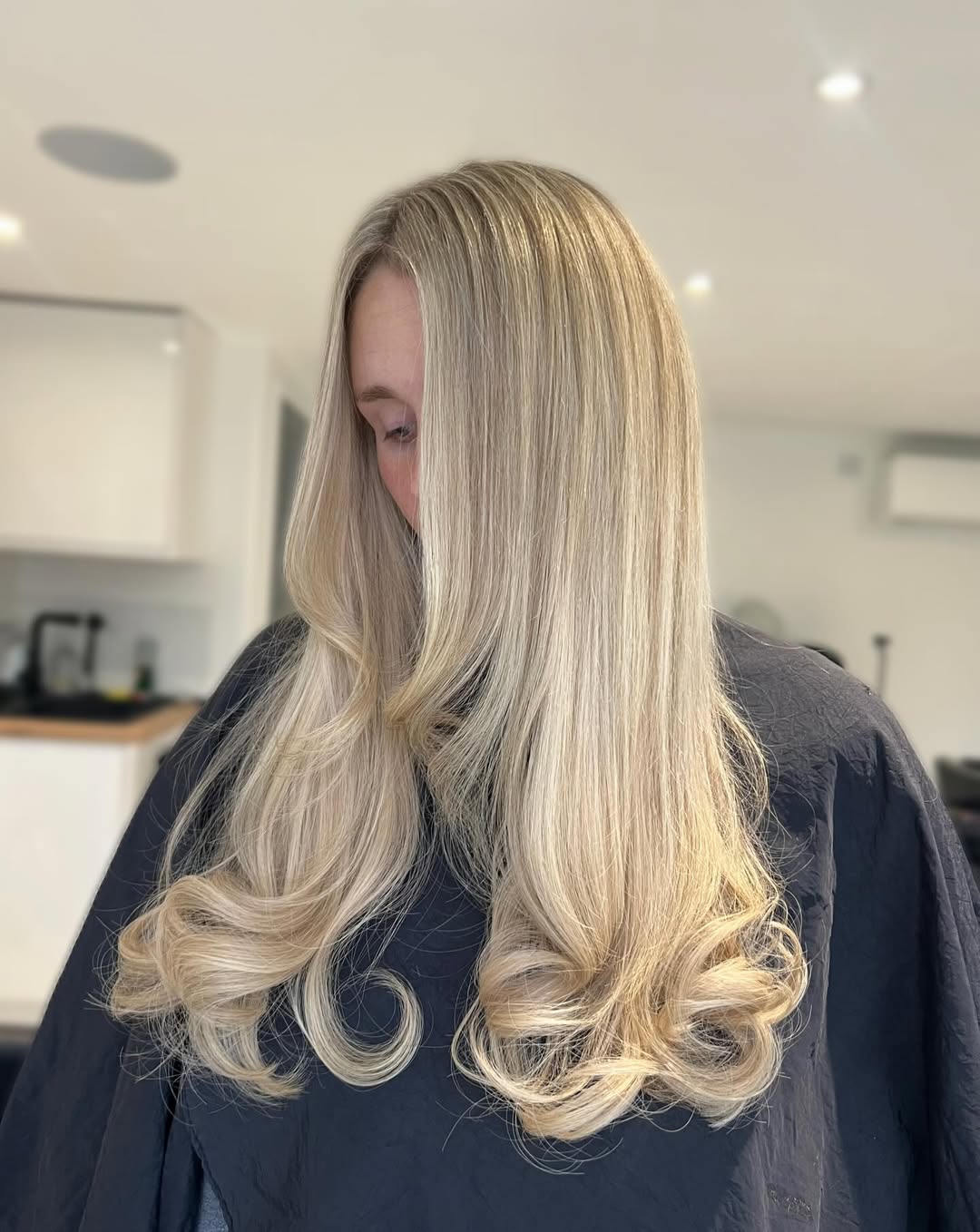 blond crème au beurre sur cheveux longs, coloration tendance 2026