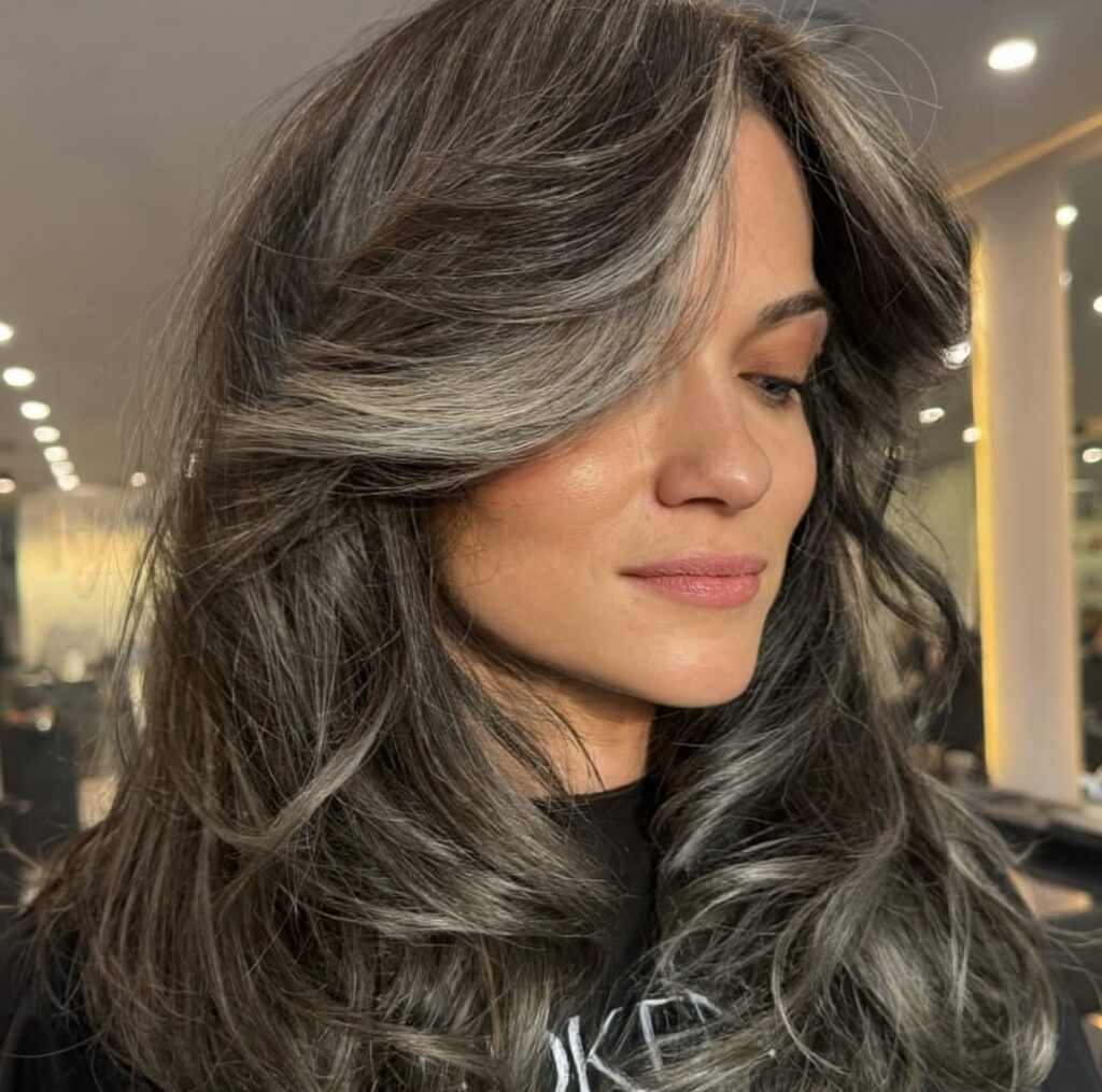 coloration tendance grey blending, cheveux gris