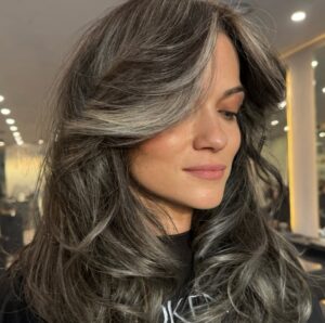 coloration tendance grey blending, cheveux gris