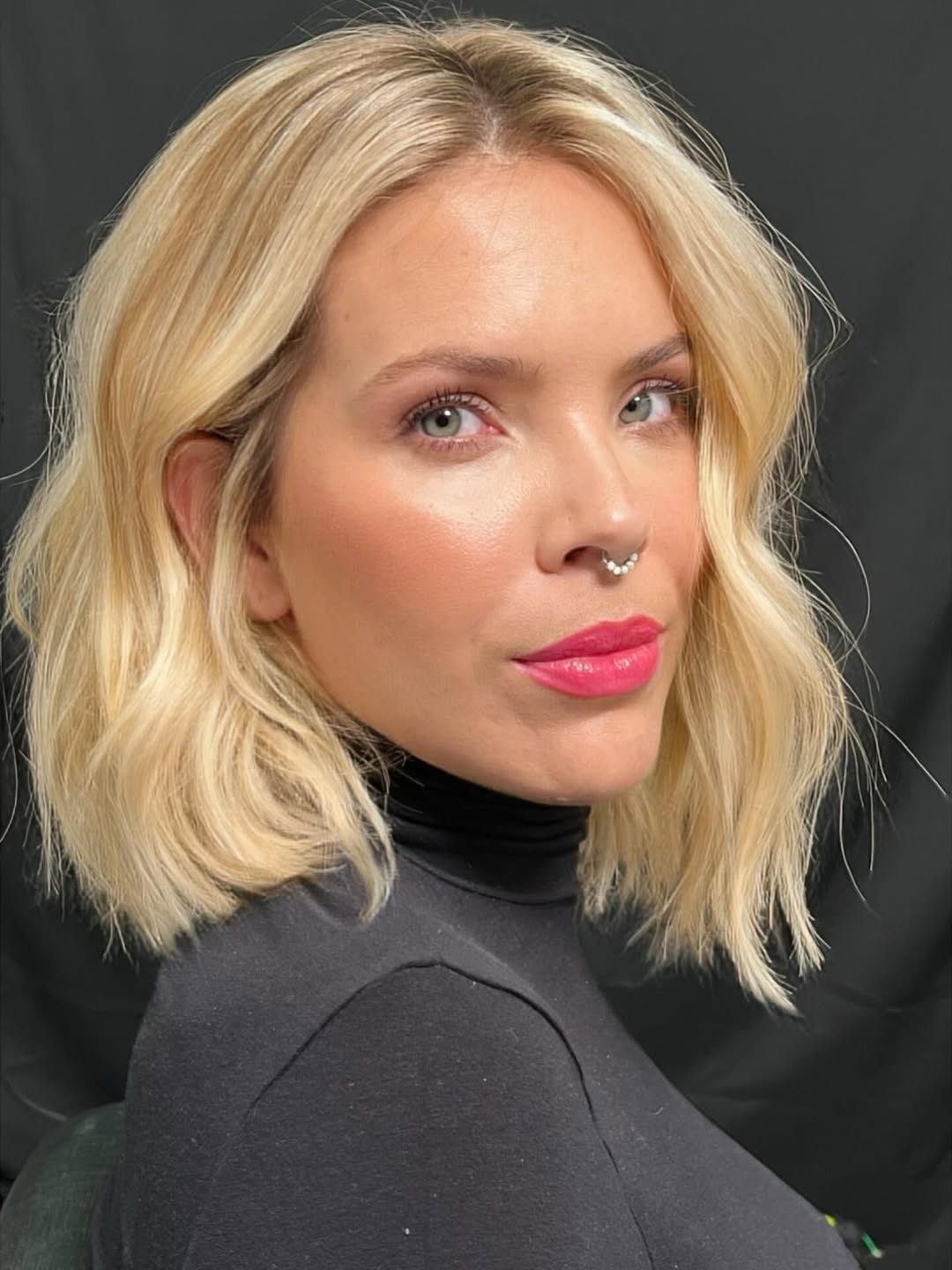 idées coiffures bob printemps 2026, carré wavy tendance, cheveux blonds