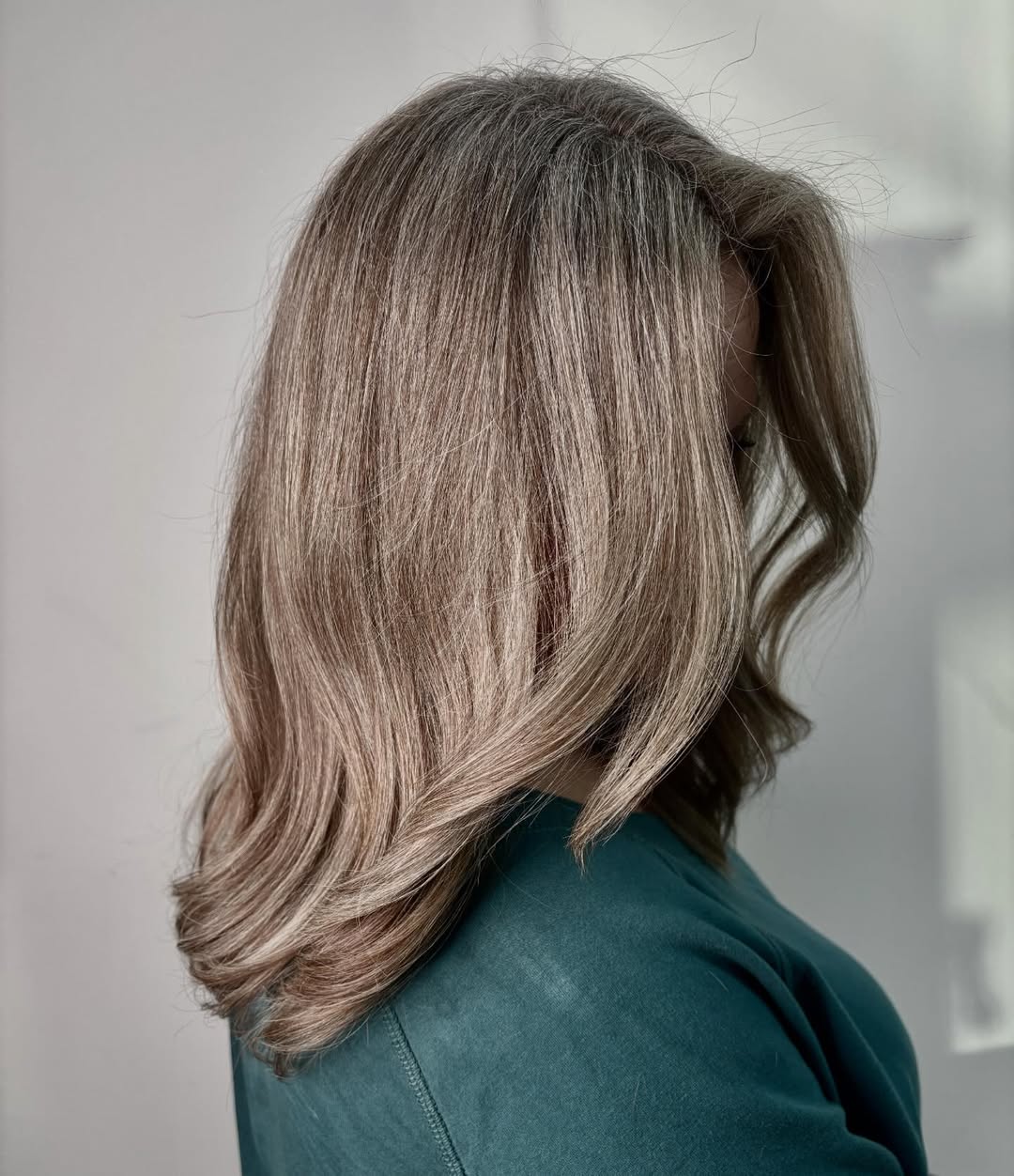 idées de colorations pour fondre les cheveux gris naturellement