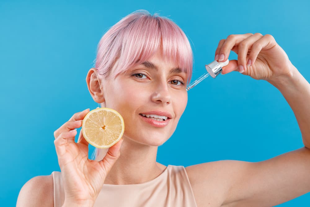 routine visage à la vitamine C pour atténuer les taches brunes