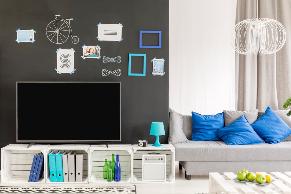 solution élégante pour camoufler une télévision dans le salon