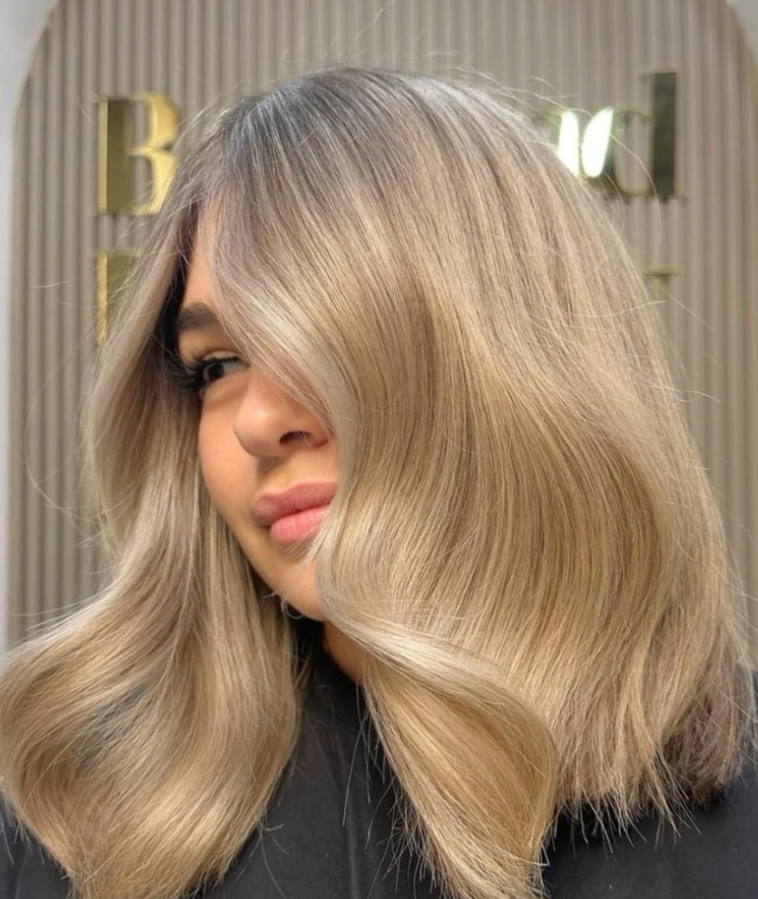 tendance coloration 2026, nuance blond chaud et crémeux