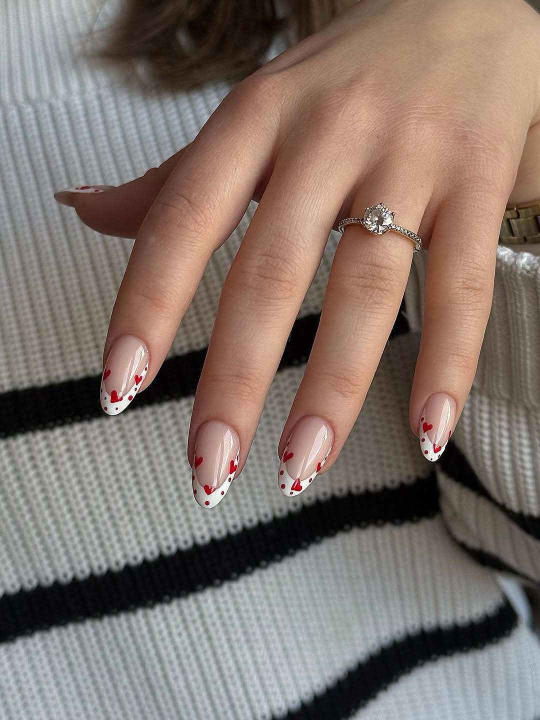 Des ongles French qui invitent à la rêverie