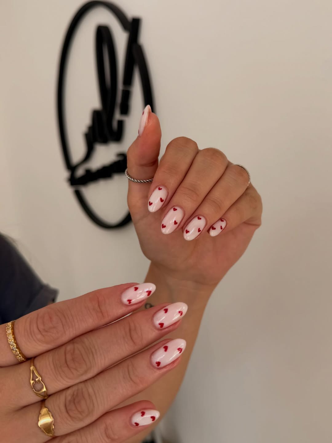 Manucure petits cœurs pour la Saint-Valentin à copier d'urgence