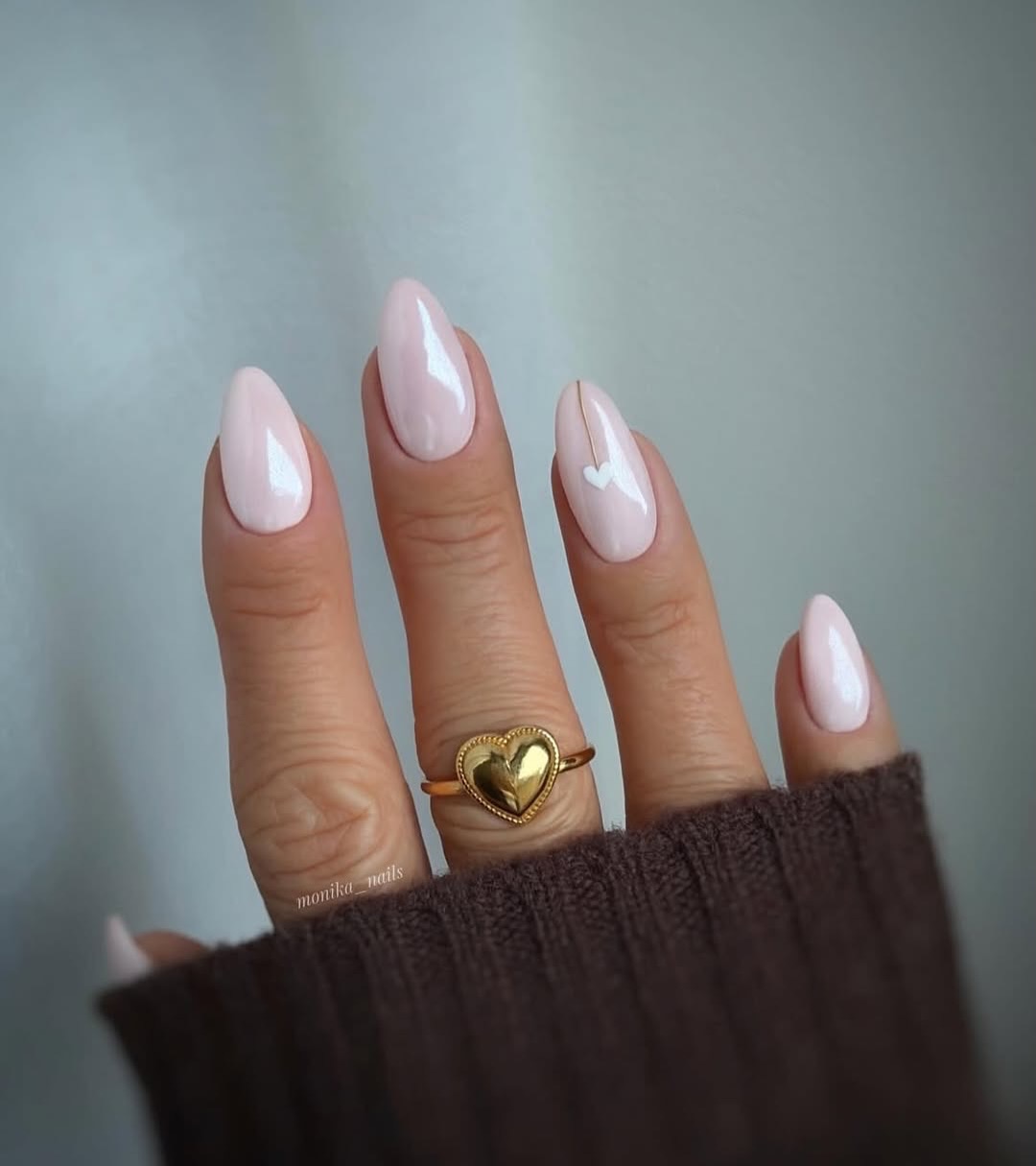 Nail art simple et élégant pour les adeptes du style minimaliste