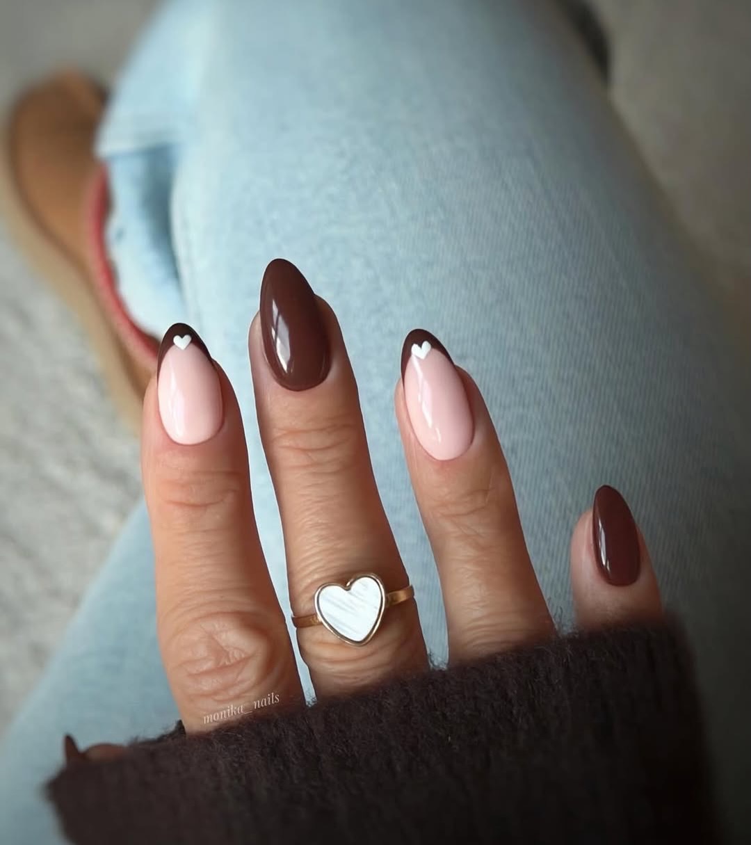 Vernis marron pour sortir des sentiers battus et s'offrir une manucure originale