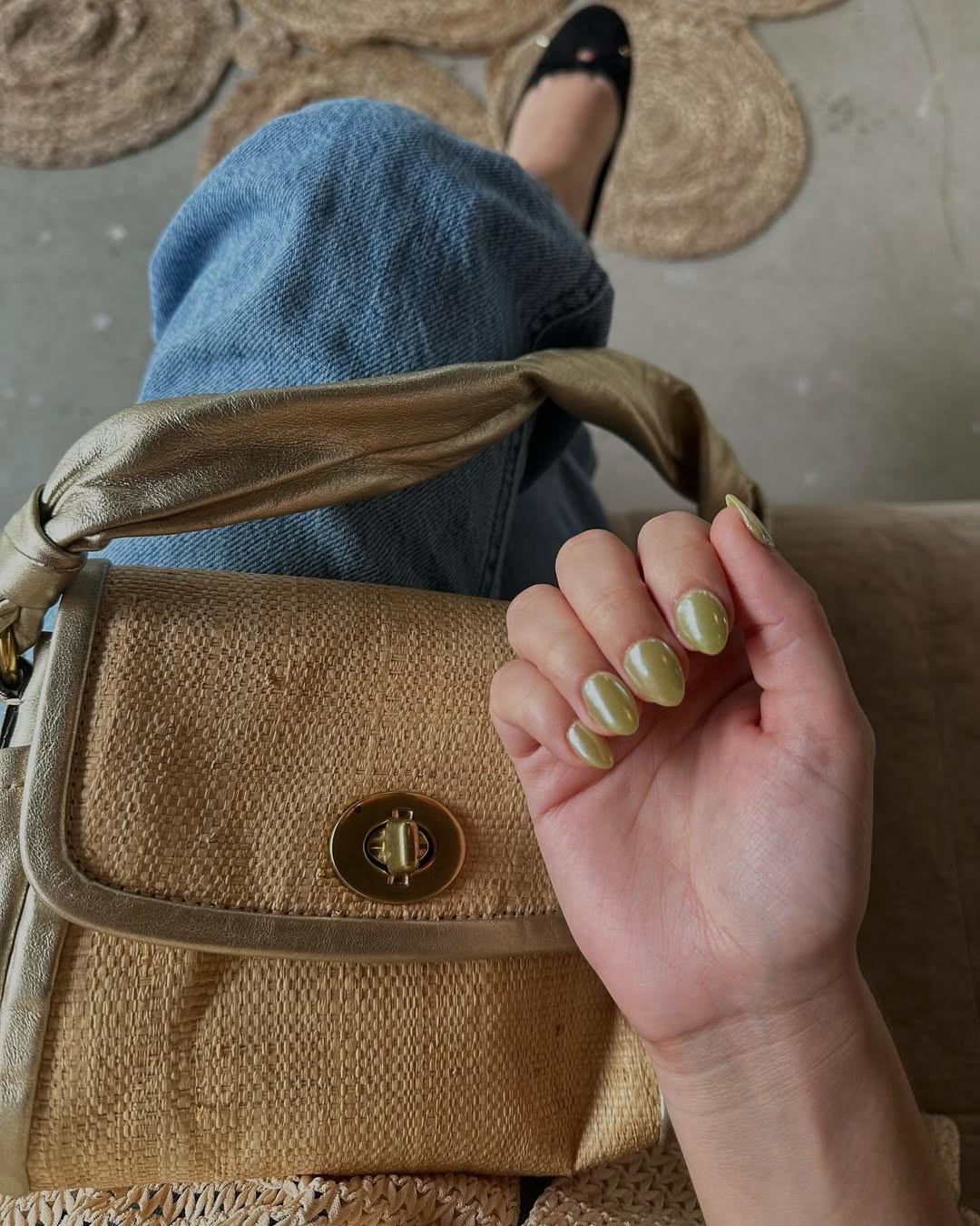 vernis vert wasabi sur ongles courts