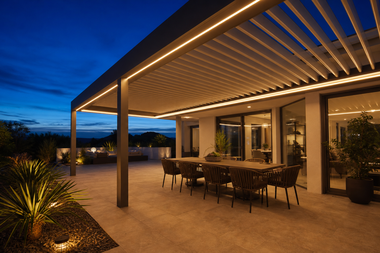 Pergola bioclimatique éclairée par des LED à la tombée de la nuit