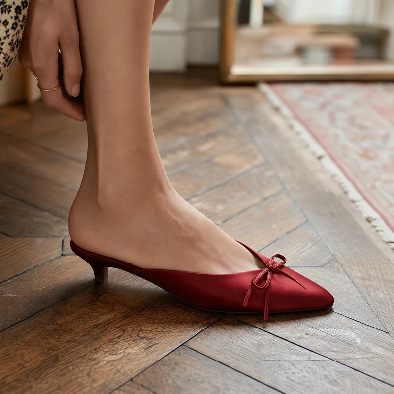 Mule à nœud rouge cerise, alternative chic à la tong